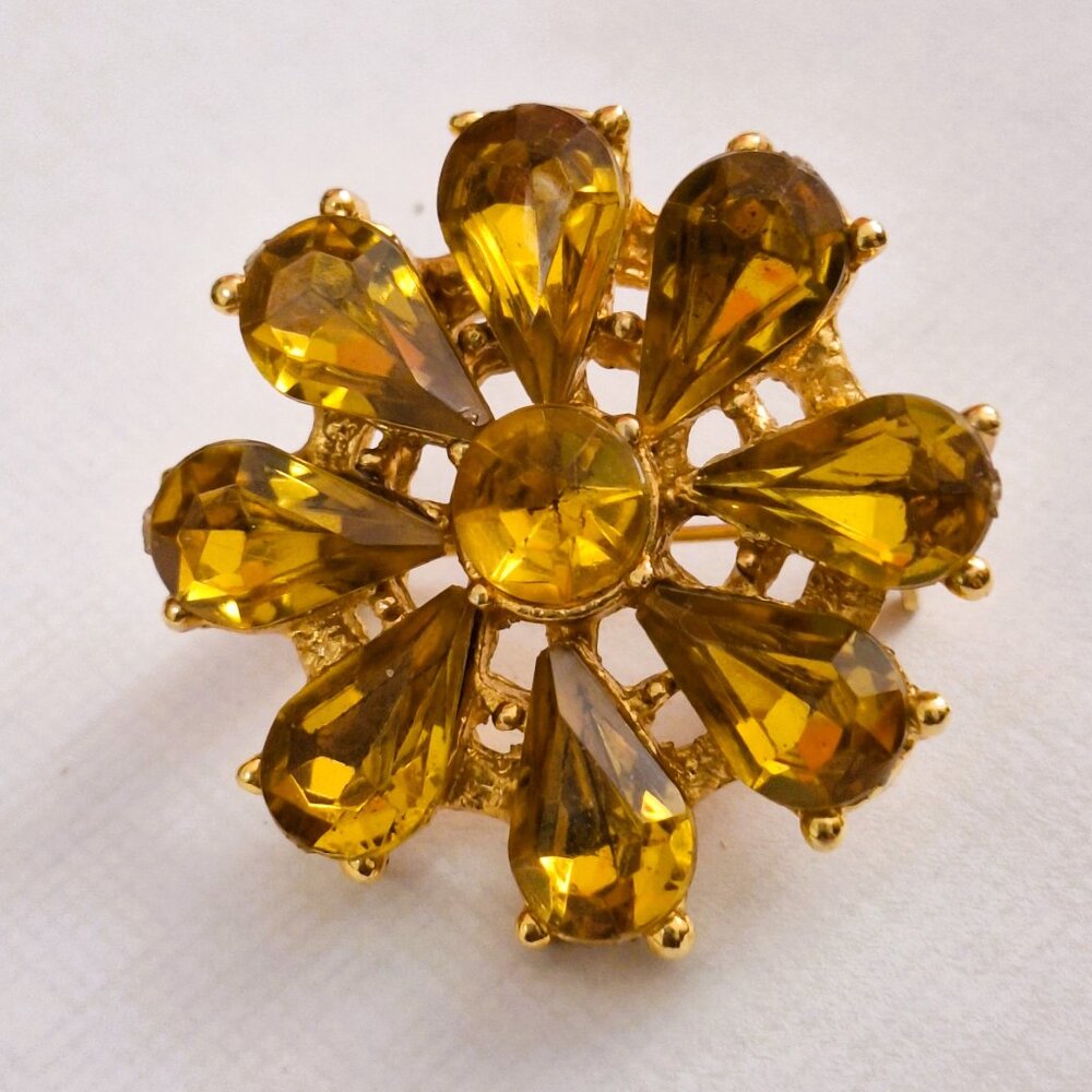 Vintage Topaz Rhinestone Flower Gold Tone Brooch/Pin